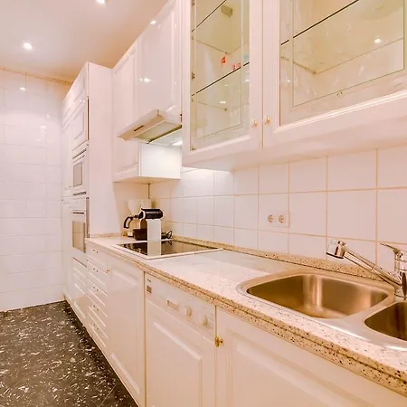 Apartamento Stunning Views For Up To 4 Pax In Chiado Lisboa